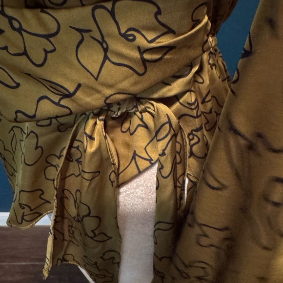 ASTR the label Asymmetrical Collared Floral Wrap Top Olive Floral Sketch Large - Picture 5 of 9